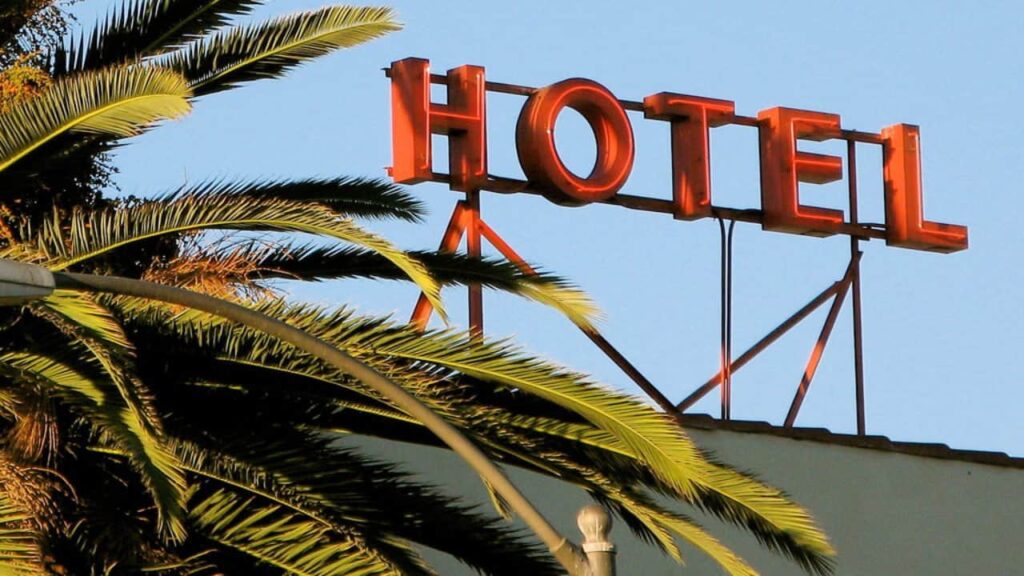 Prazo se Aproxima: 63 Hotéis no Acre Ainda Não Adotaram Ficha Digital para Hóspedes