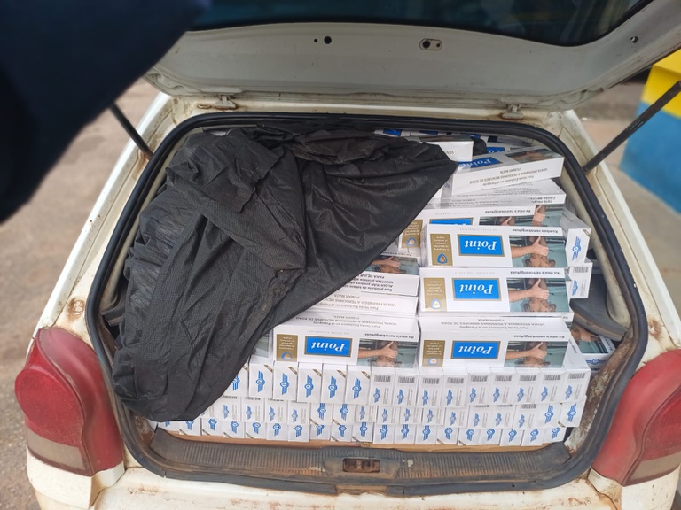 PRF Desmantela Esquema de Contrabando com Apreensão de Cigarros em Porto Acre PRF Desmantela Esquema de Contrabando com Apreensão de Cigarros em Porto Acre