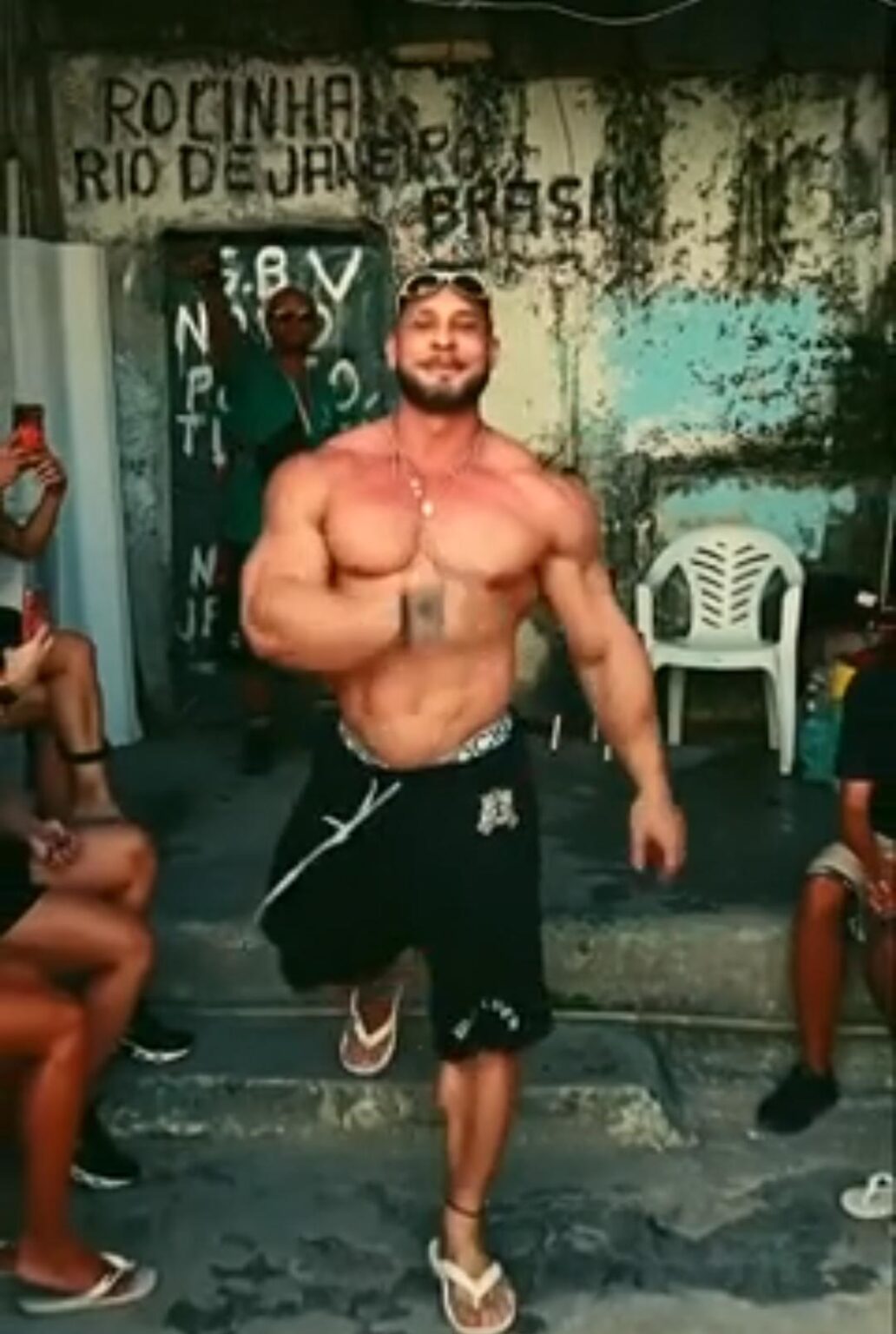 Ramon Dino Viraliza: Vídeo na Comunidade do Rio Atinge 10 Milhões de Visualizações