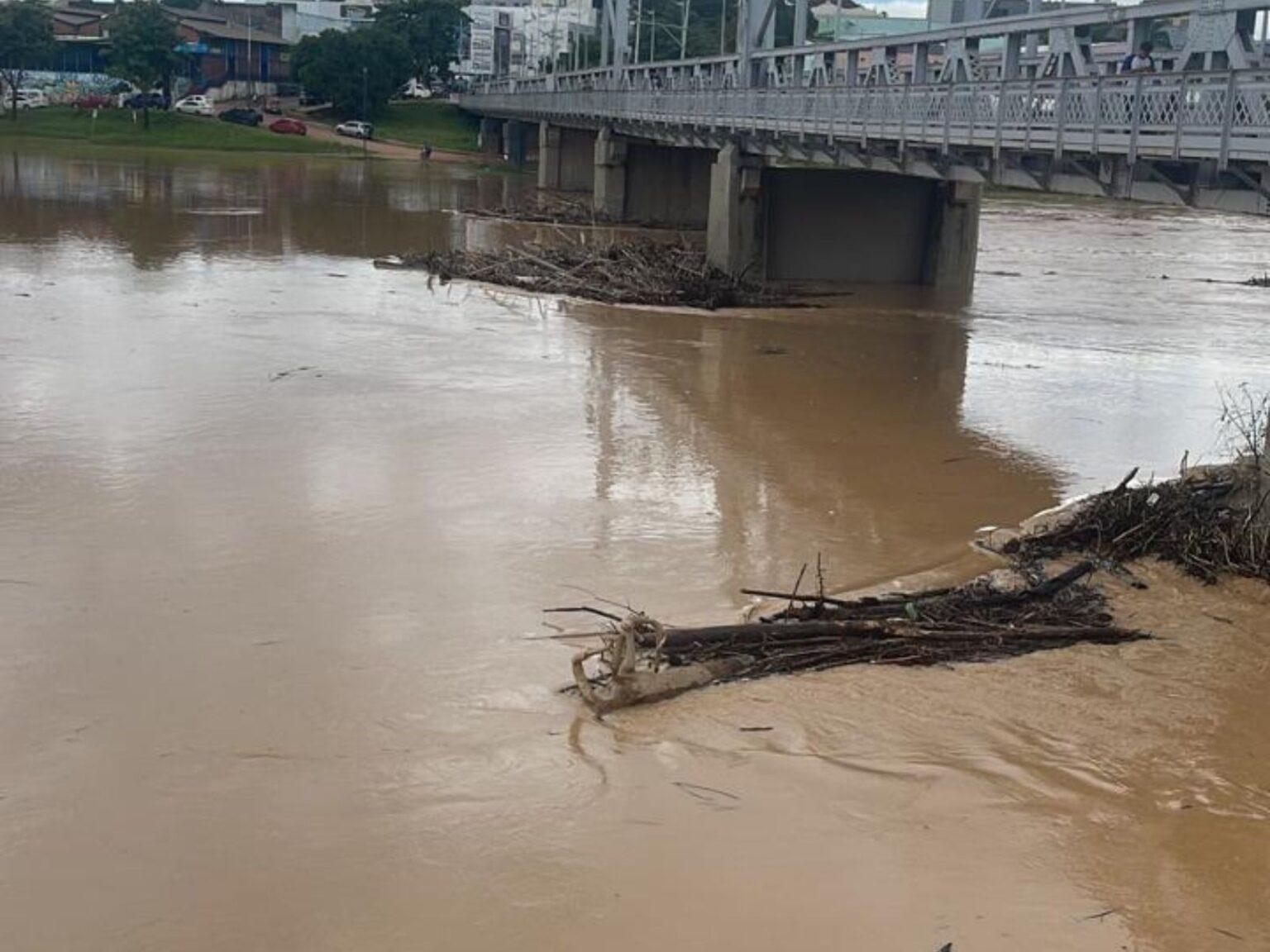 Rio Acre em Vazante: Desmobilização de Abrigos na Capital Acreana Rio Acre em Vazante: Desmobilização de Abrigos na Capital Acreana