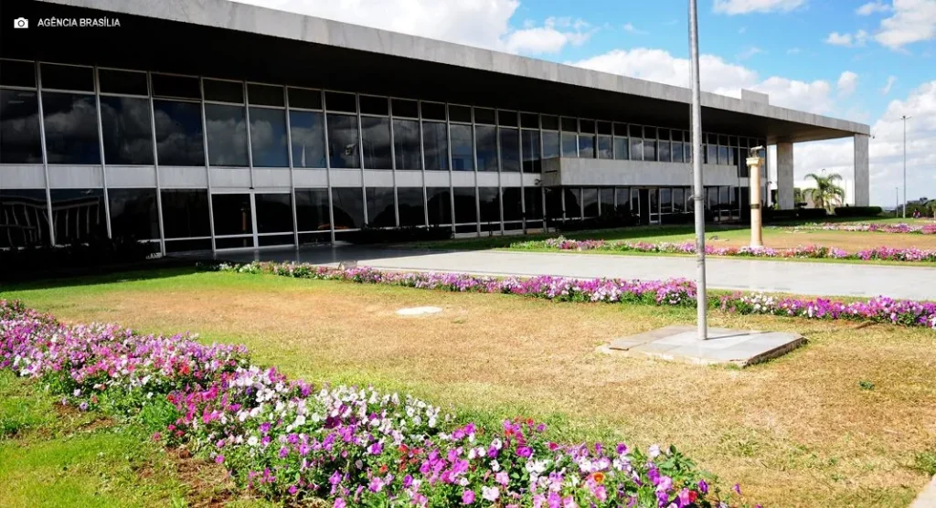 Serviços de Saúde no Feriado de Páscoa: Horários e Atendimentos Especiais