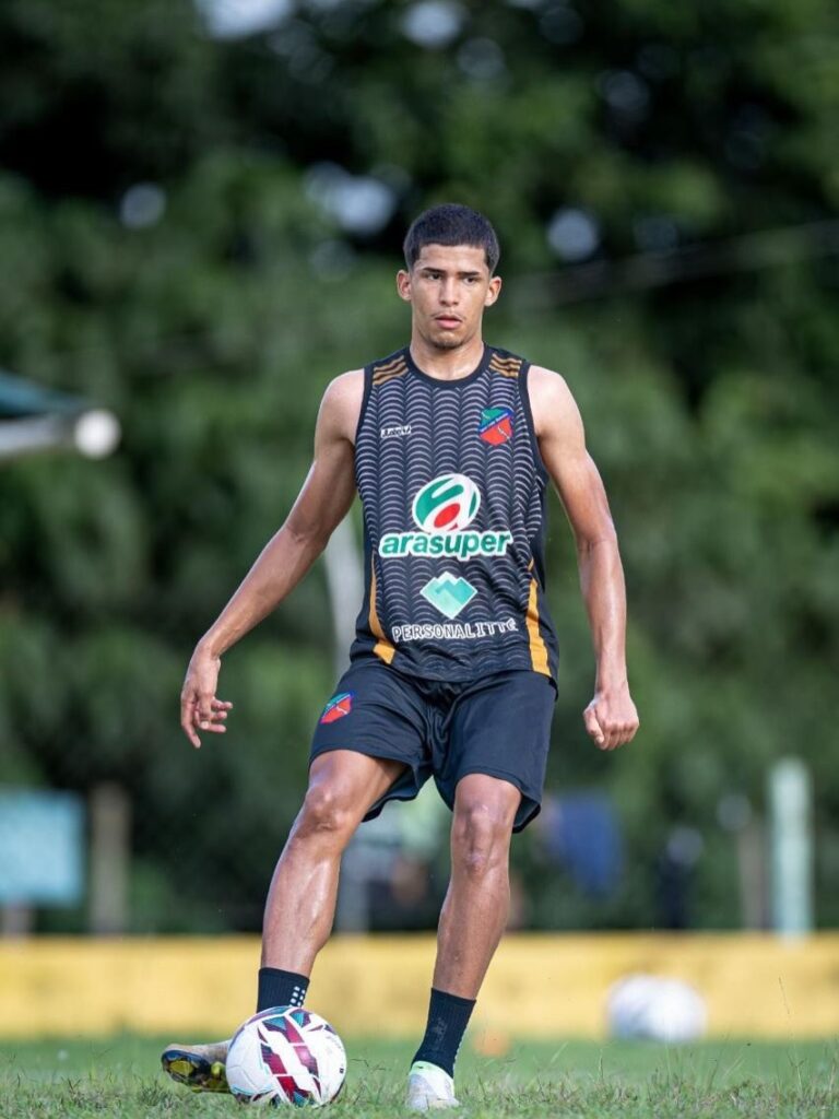 Sósia do Luva de Pedreiro Se Destaca e Torna-se Reforço do Humaitá na Série D