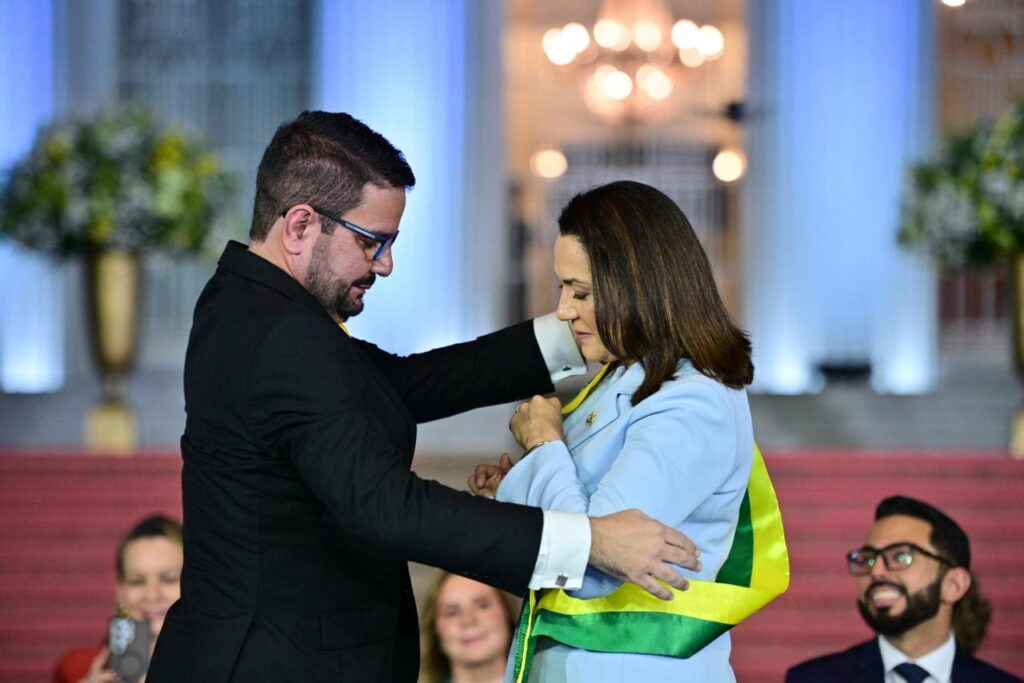 Transição no Governo do Acre: Mailza Assis Assume com Foco em Saúde e Educação