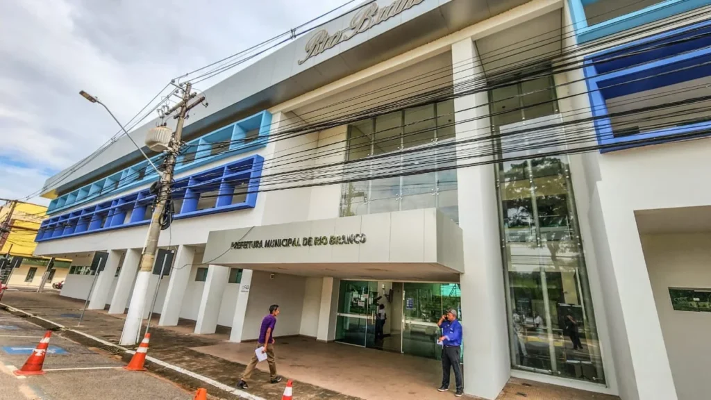 Prefeitura de Rio Branco anuncia sanções a servidores da educação que mantiverem greve