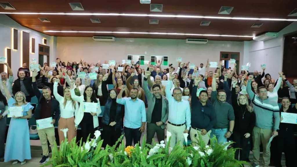 Governo do Acre entrega prêmio Alfabetiza Acre a gestores municipais