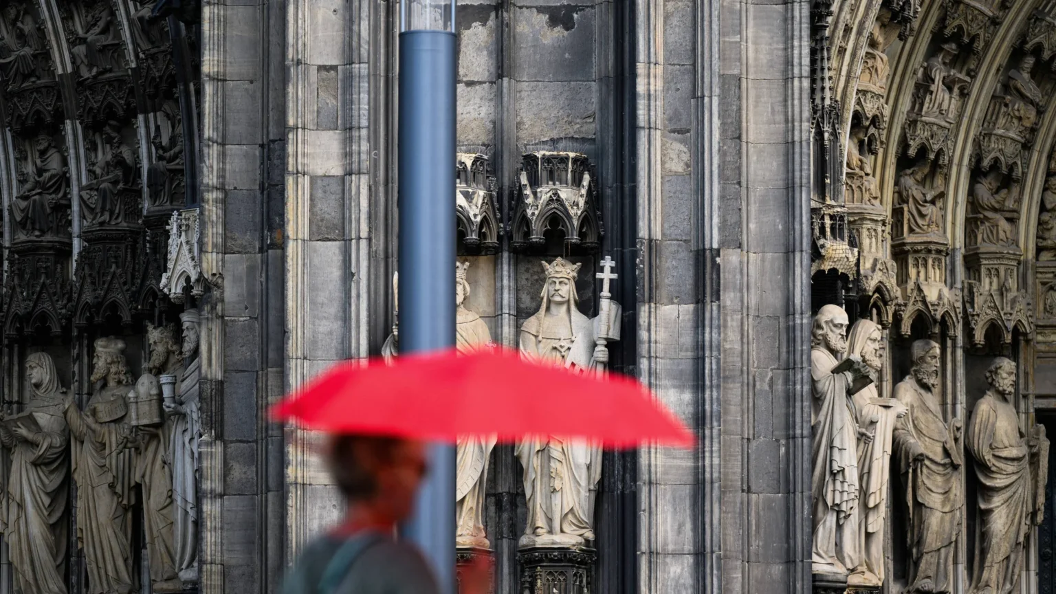 Onda de Calor Extrema Avança pelo Leste Europeu e Bate Recordes na Hungria