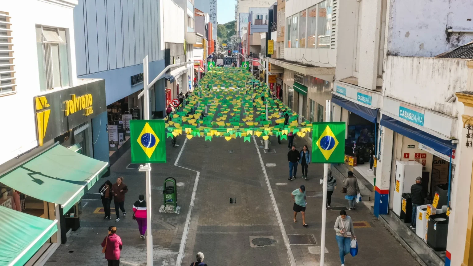 Centro de Jundiaí se veste de verde e amarelo e já vive o clima da Copa