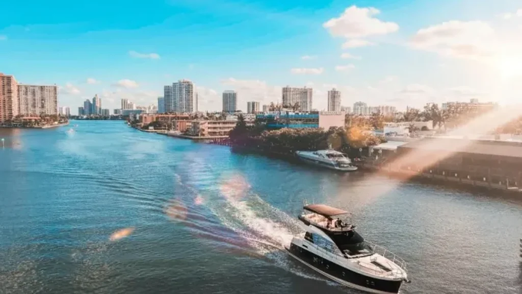 Passeios de Barco em Miami: 7 Experiências Imperdíveis para Turistas em 2024